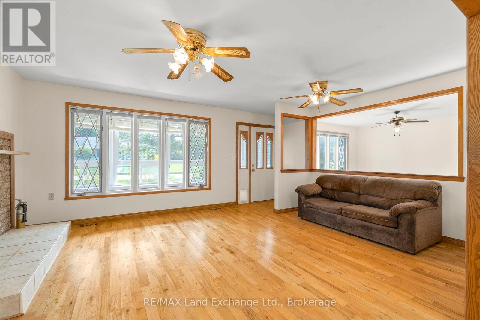 401 Winnebago Road, Huron-Kinloss, ON - Indoor With Fireplace