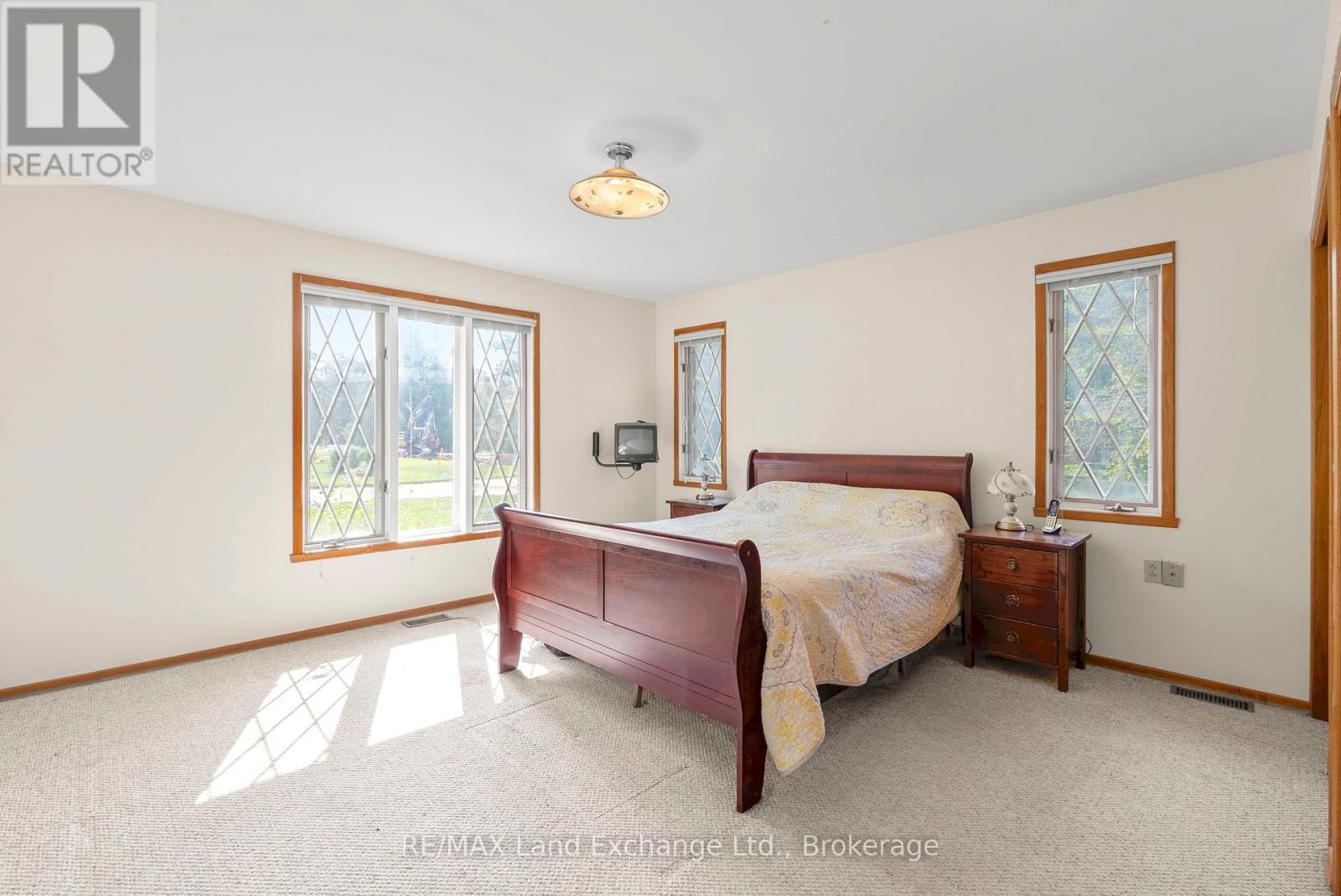 401 Winnebago Road, Huron-Kinloss, ON - Indoor Photo Showing Bedroom
