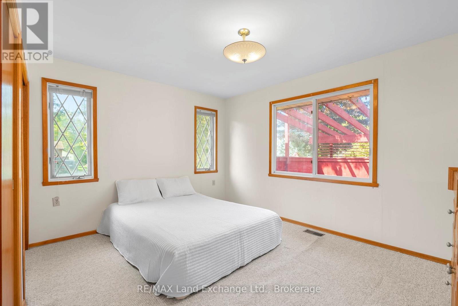 401 Winnebago Road, Huron-Kinloss, ON - Indoor Photo Showing Bedroom