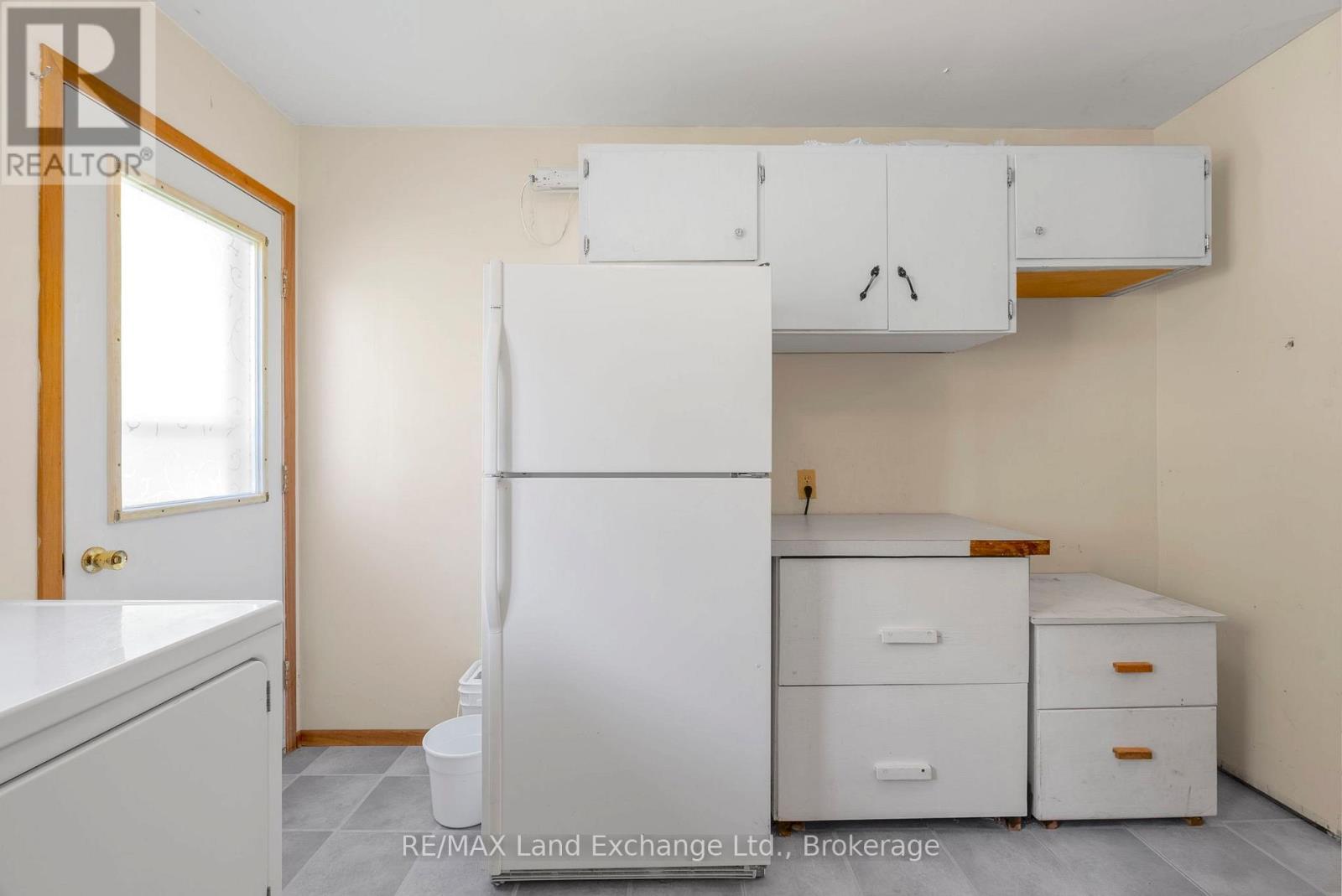 401 Winnebago Road, Huron-Kinloss, ON - Indoor Photo Showing Kitchen
