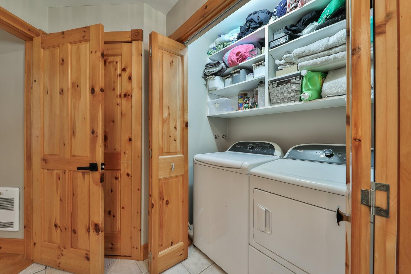Salle de bains - 555 Mtée Gagnon, Sainte-Marguerite-Du-Lac-Masson, QC - Indoor Photo Showing Laundry Room