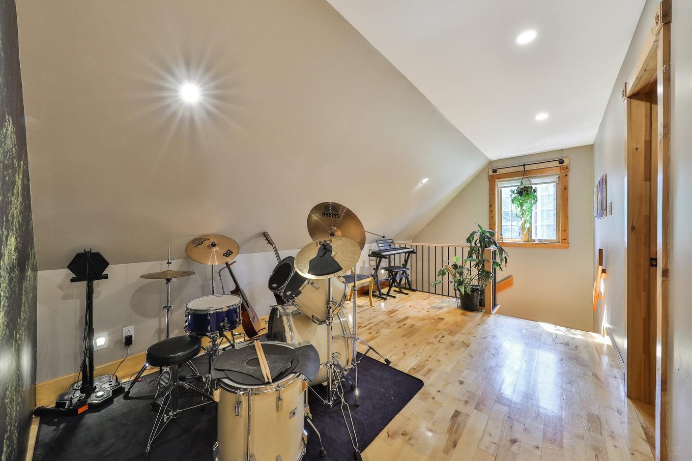 Boudoir - 555 Mtée Gagnon, Sainte-Marguerite-Du-Lac-Masson, QC - Indoor