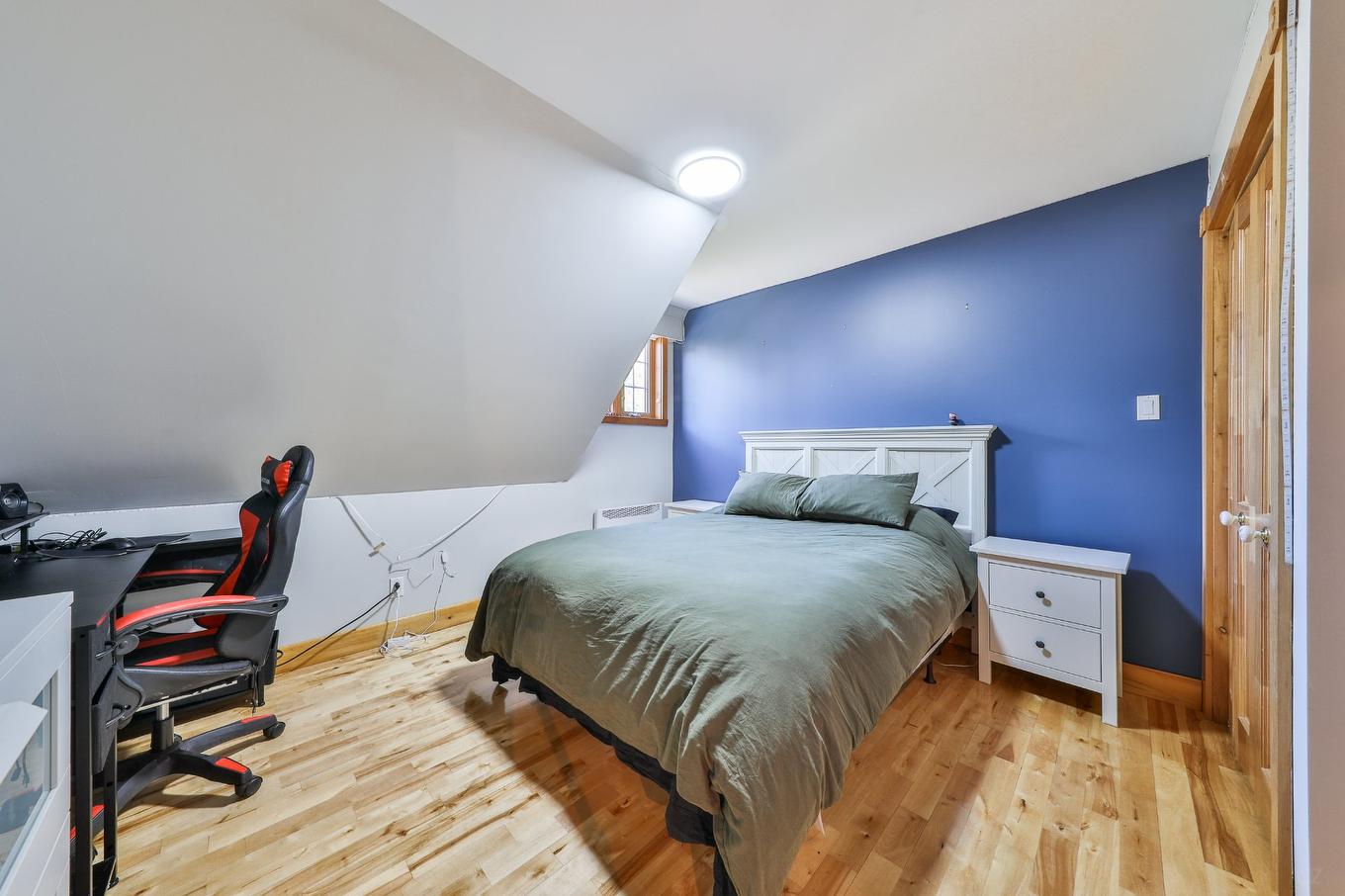 Chambre à coucher - 555 Mtée Gagnon, Sainte-Marguerite-Du-Lac-Masson, QC - Indoor Photo Showing Bedroom