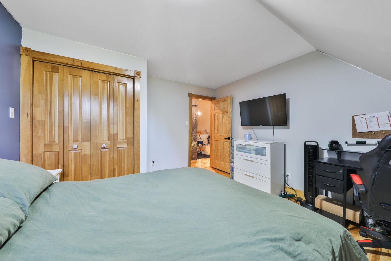 Chambre à coucher - 555 Mtée Gagnon, Sainte-Marguerite-Du-Lac-Masson, QC - Indoor Photo Showing Bedroom