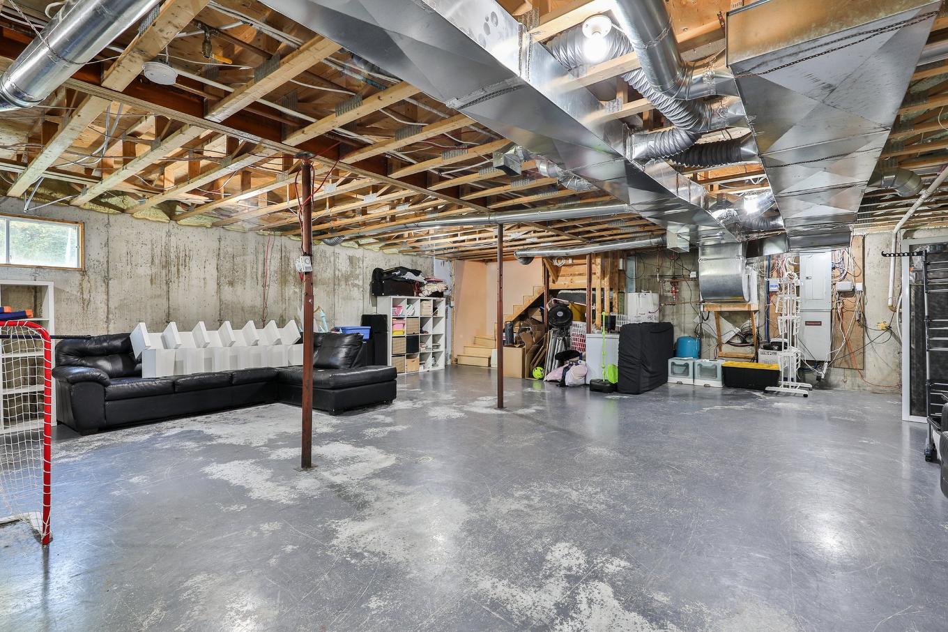 Salle familiale - 555 Mtée Gagnon, Sainte-Marguerite-Du-Lac-Masson, QC - Indoor Photo Showing Basement