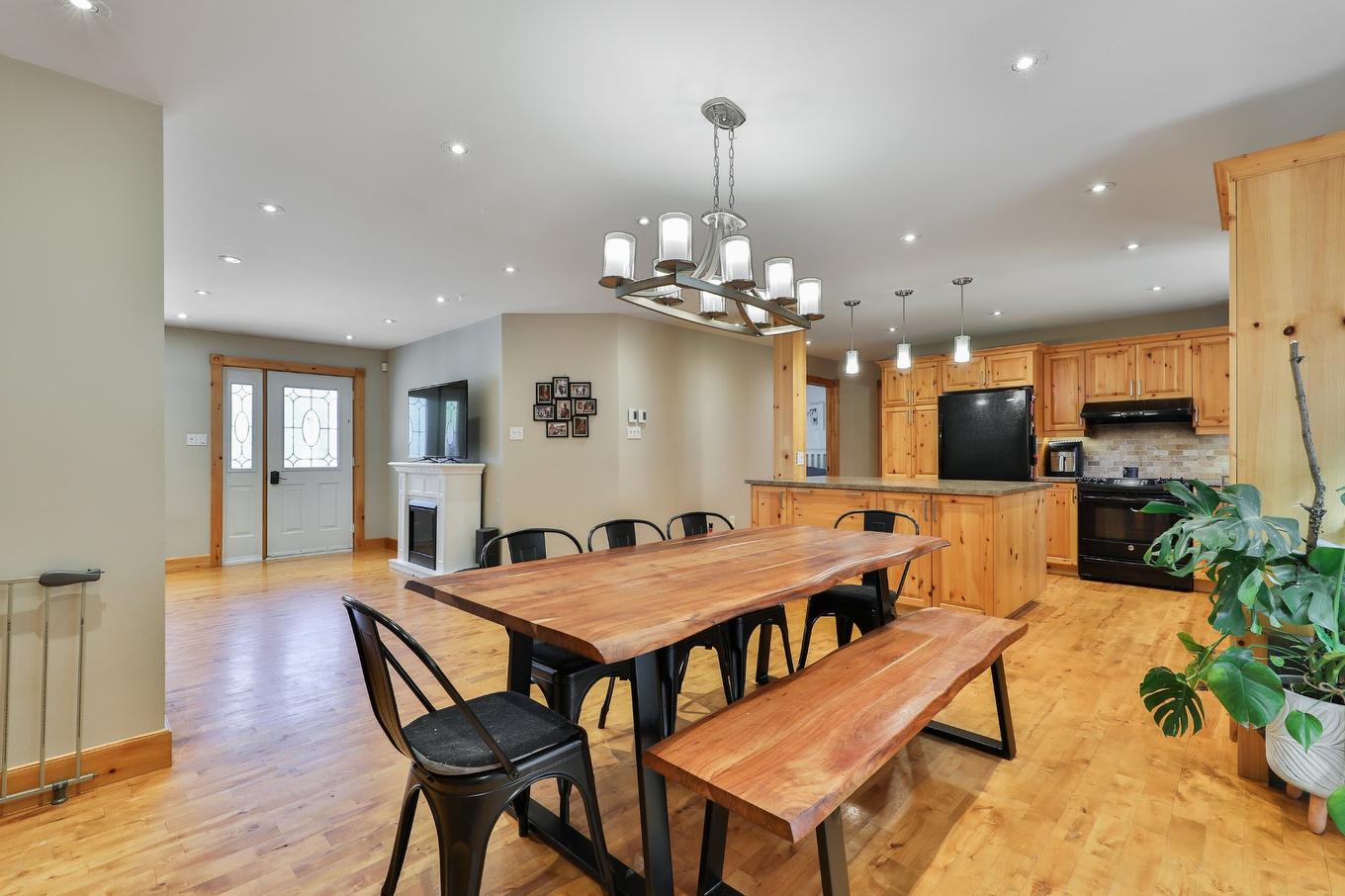 Salle à manger - 555 Mtée Gagnon, Sainte-Marguerite-Du-Lac-Masson, QC - Indoor Photo Showing Dining Room