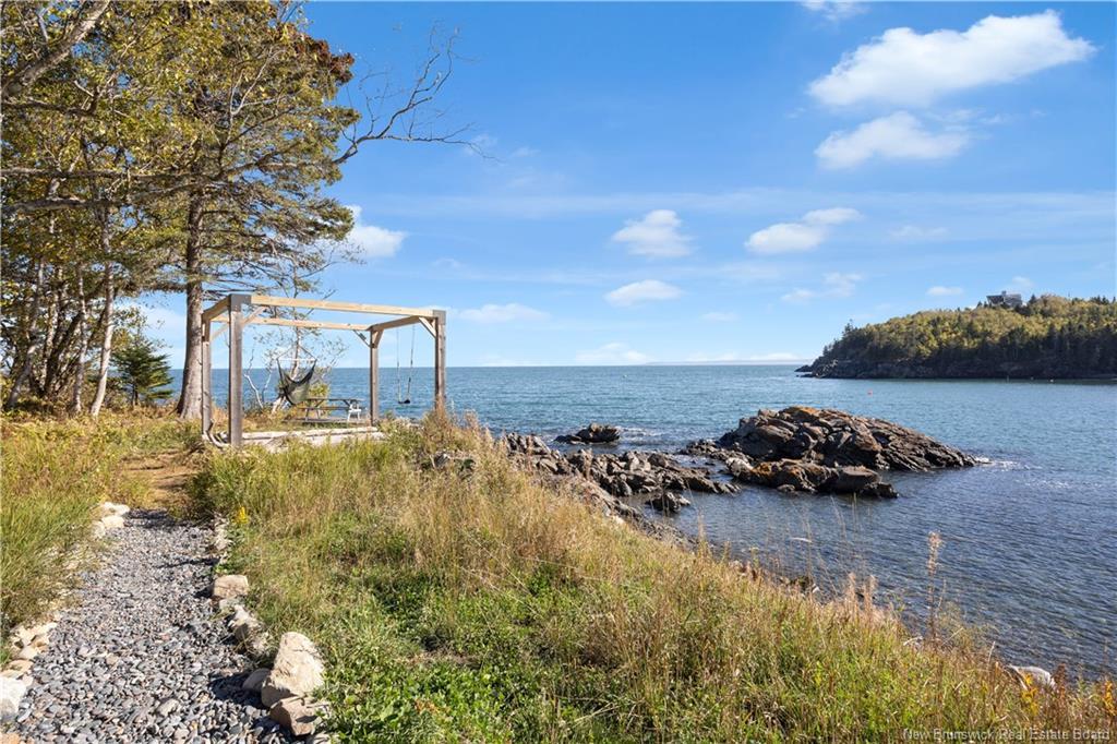 478 Fundy Dr, Wilsons Beach, NB