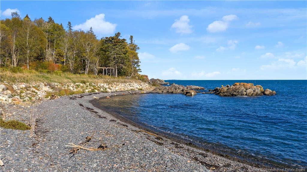 478 Fundy Dr, Wilsons Beach, NB