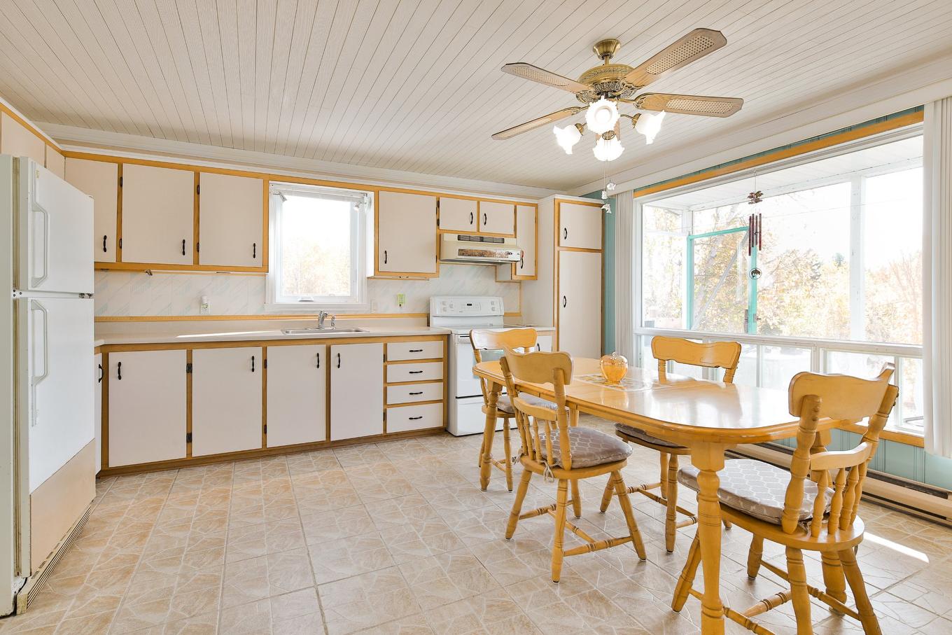 Cuisine - 40 Rue Paré, Chertsey, QC - Indoor