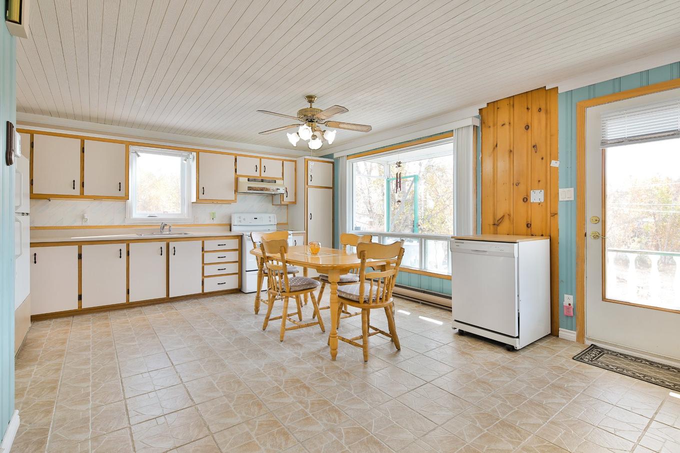 Cuisine - 40 Rue Paré, Chertsey, QC - Indoor