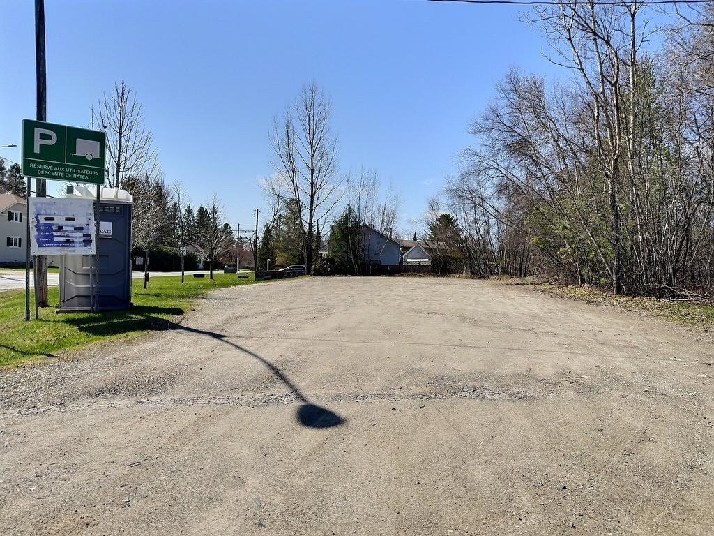 Stationnement - 235 Rue Monseigneur-Vel, Magog, QC - Outdoor