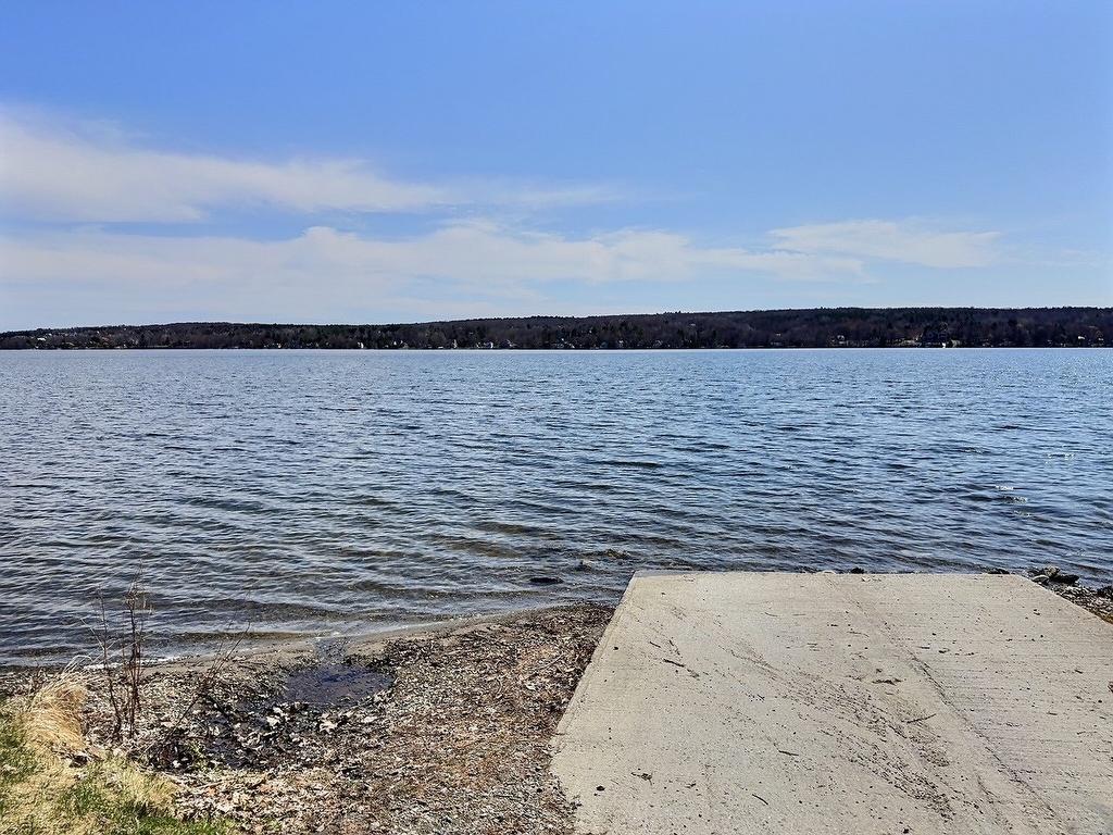 Accès au plan d'eau - 235 Rue Monseigneur-Vel, Magog, QC - Outdoor With Body Of Water With View