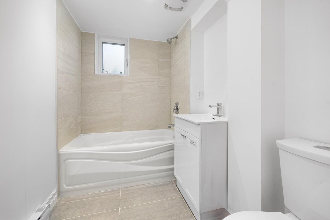 Bathroom - 277 Rue Massey, Châteauguay, QC - Indoor Photo Showing Bathroom