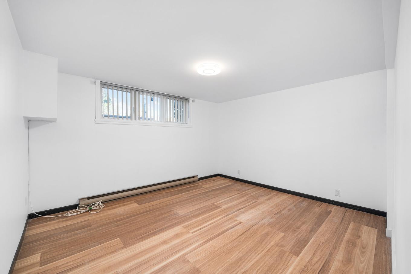 Basement - 277 Rue Massey, Châteauguay, QC - Indoor Photo Showing Other Room