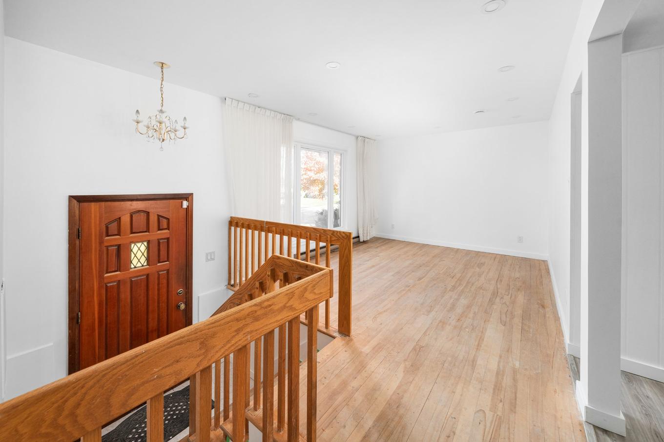 Living room - 277 Rue Massey, Châteauguay, QC - Indoor Photo Showing Other Room