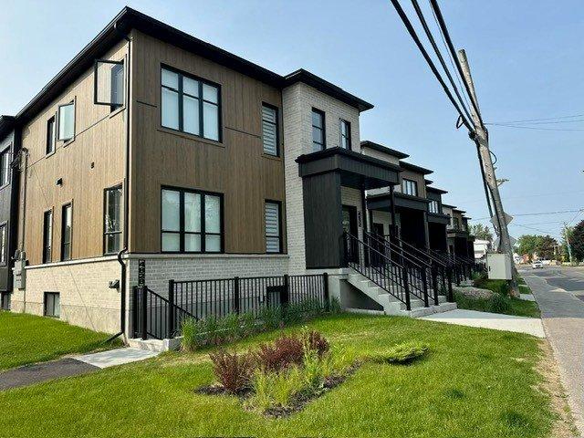 Façade - 4838 Boul. Ste-Rose, Laval (Fabreville), QC - Outdoor