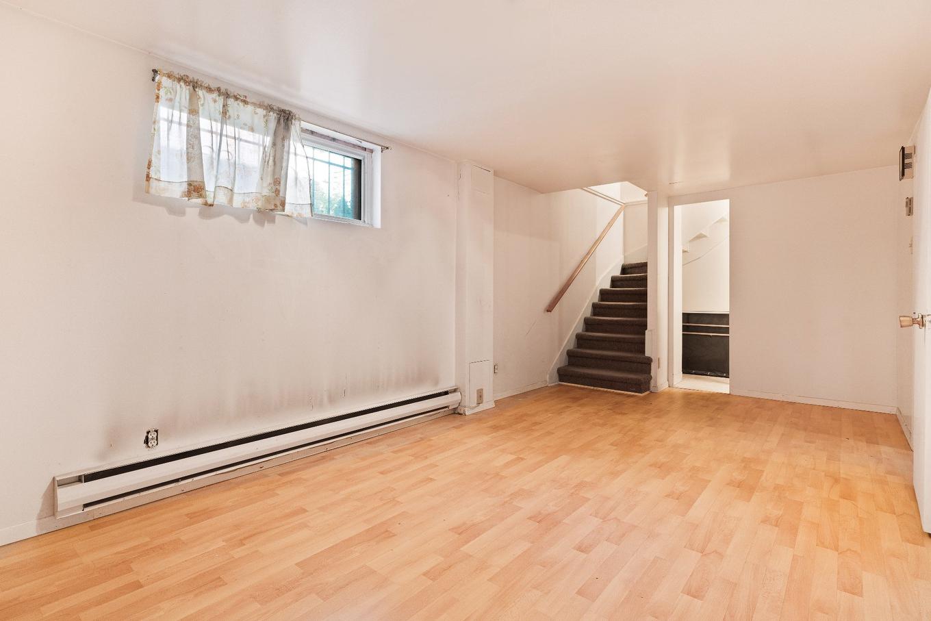 Salle familiale - 5170 Boul. Grand, Montréal (Côte-Des-Neiges/Notre-Dame-De-Grâce), QC - Indoor Photo Showing Other Room