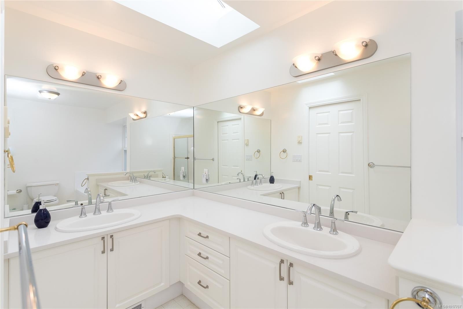 780 Country Club Dr, Cobble Hill, BC