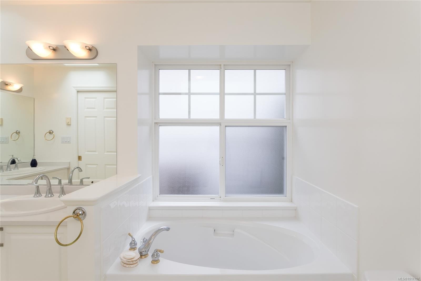 780 Country Club Dr, Cobble Hill, BC