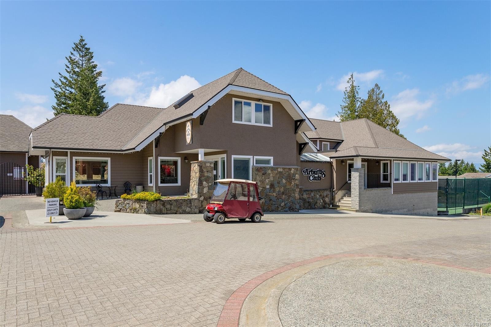 780 Country Club Dr, Cobble Hill, BC