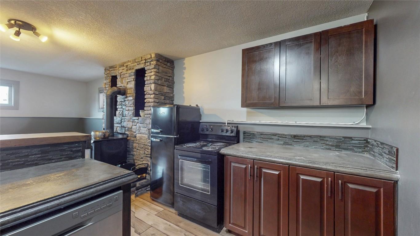 303 5Th Street, Cranbrook, BC - Indoor Photo Showing Kitchen
