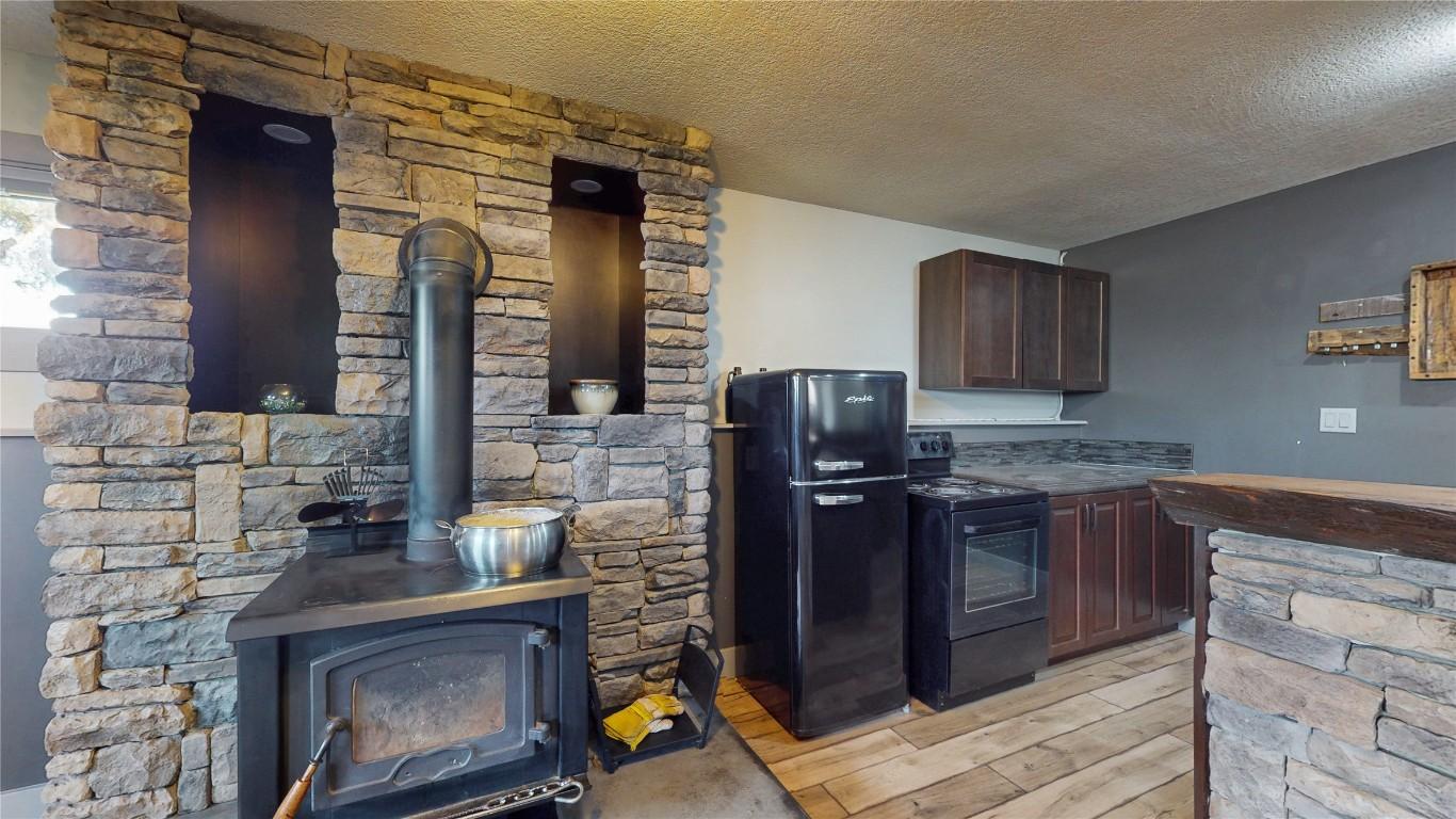 303 5Th Street, Cranbrook, BC - Indoor Photo Showing Living Room With Fireplace