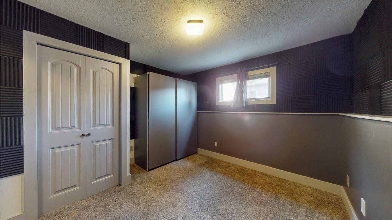 303 5Th Street, Cranbrook, BC - Indoor Photo Showing Other Room