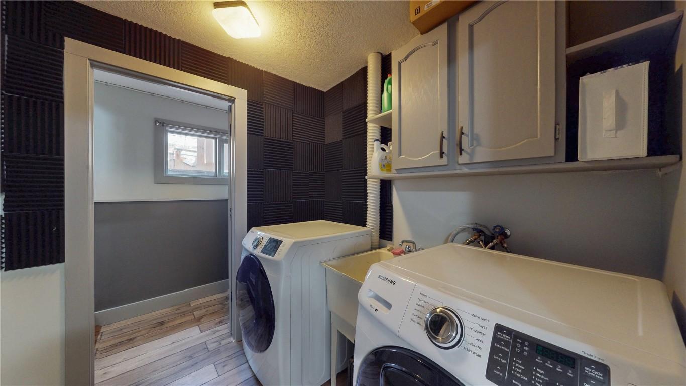 303 5Th Street, Cranbrook, BC - Indoor Photo Showing Laundry Room