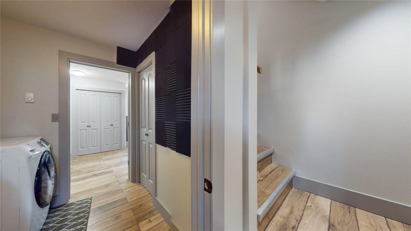303 5Th Street, Cranbrook, BC - Indoor Photo Showing Laundry Room