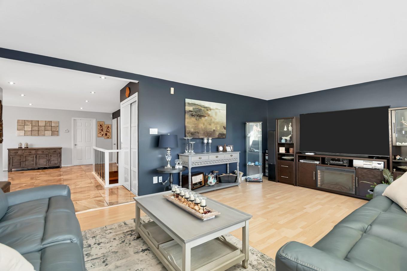 Living room - 475 Rue Grégoire, Saint-Michel, QC - Indoor Photo Showing Living Room