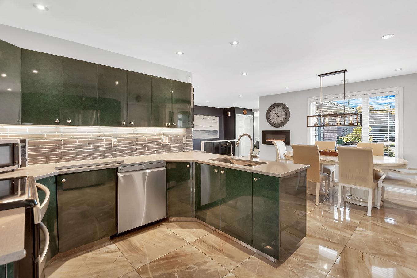 Kitchen - 475 Rue Grégoire, Saint-Michel, QC - Indoor Photo Showing Kitchen With Double Sink With Upgraded Kitchen