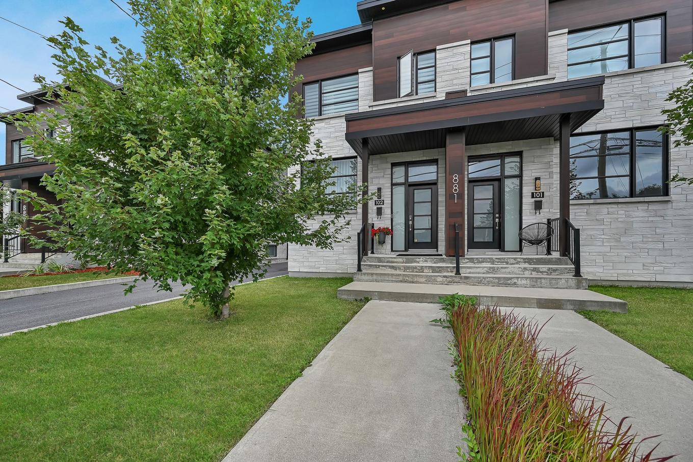 Façade - 102-881 Rue St-Jacques, Saint-Jean-Sur-Richelieu, QC - Outdoor With Facade
