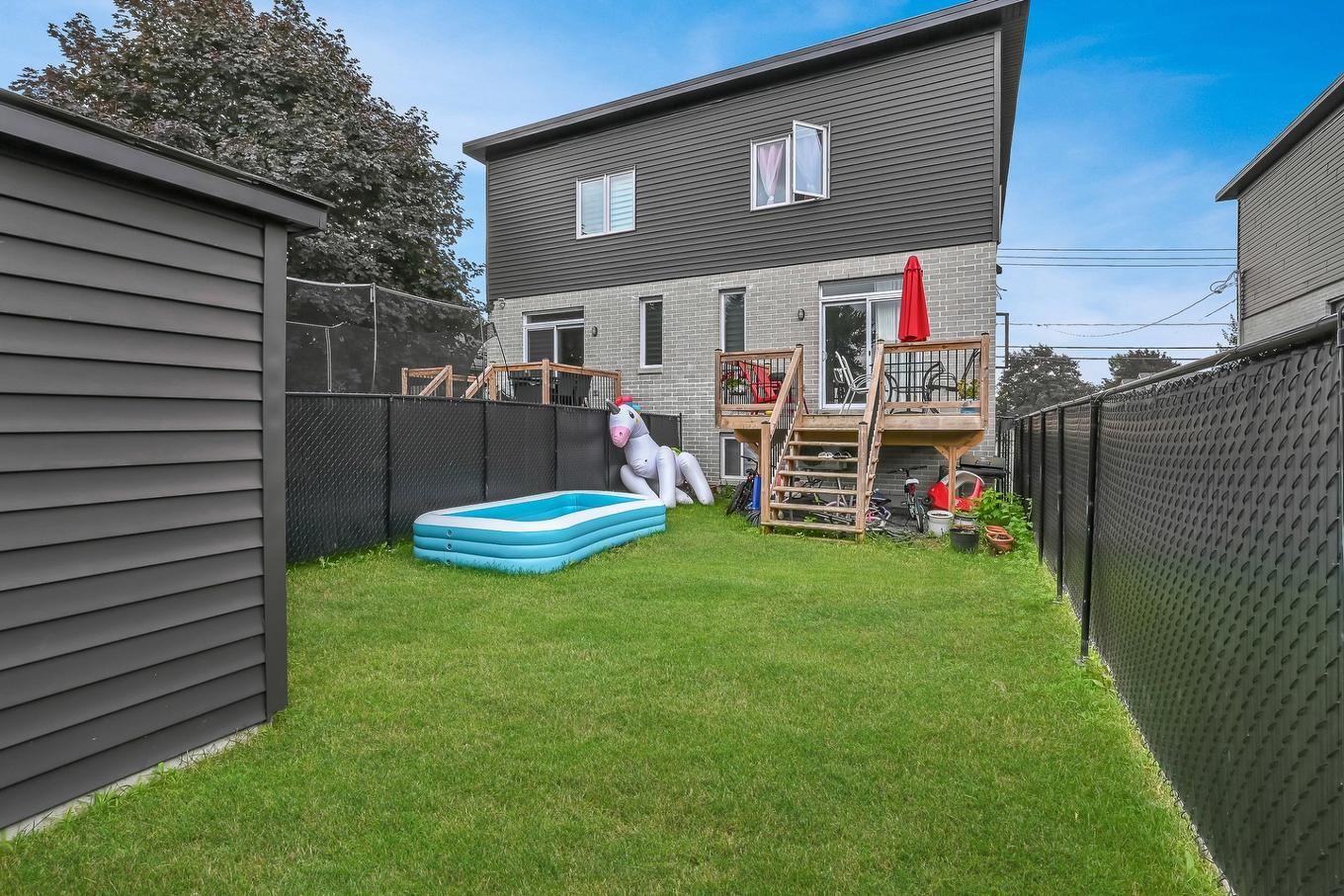 Cour - 102-881 Rue St-Jacques, Saint-Jean-Sur-Richelieu, QC - Outdoor With Exterior