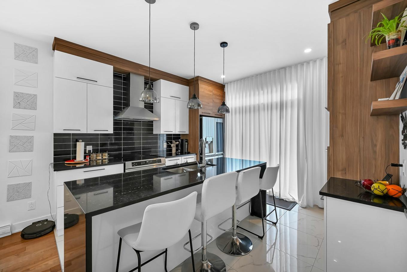 Kitchen - 102-881 Rue St-Jacques, Saint-Jean-Sur-Richelieu, QC - Indoor Photo Showing Kitchen With Upgraded Kitchen