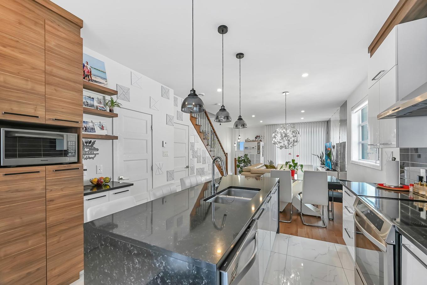 Overall view - 102-881 Rue St-Jacques, Saint-Jean-Sur-Richelieu, QC - Indoor Photo Showing Kitchen With Upgraded Kitchen