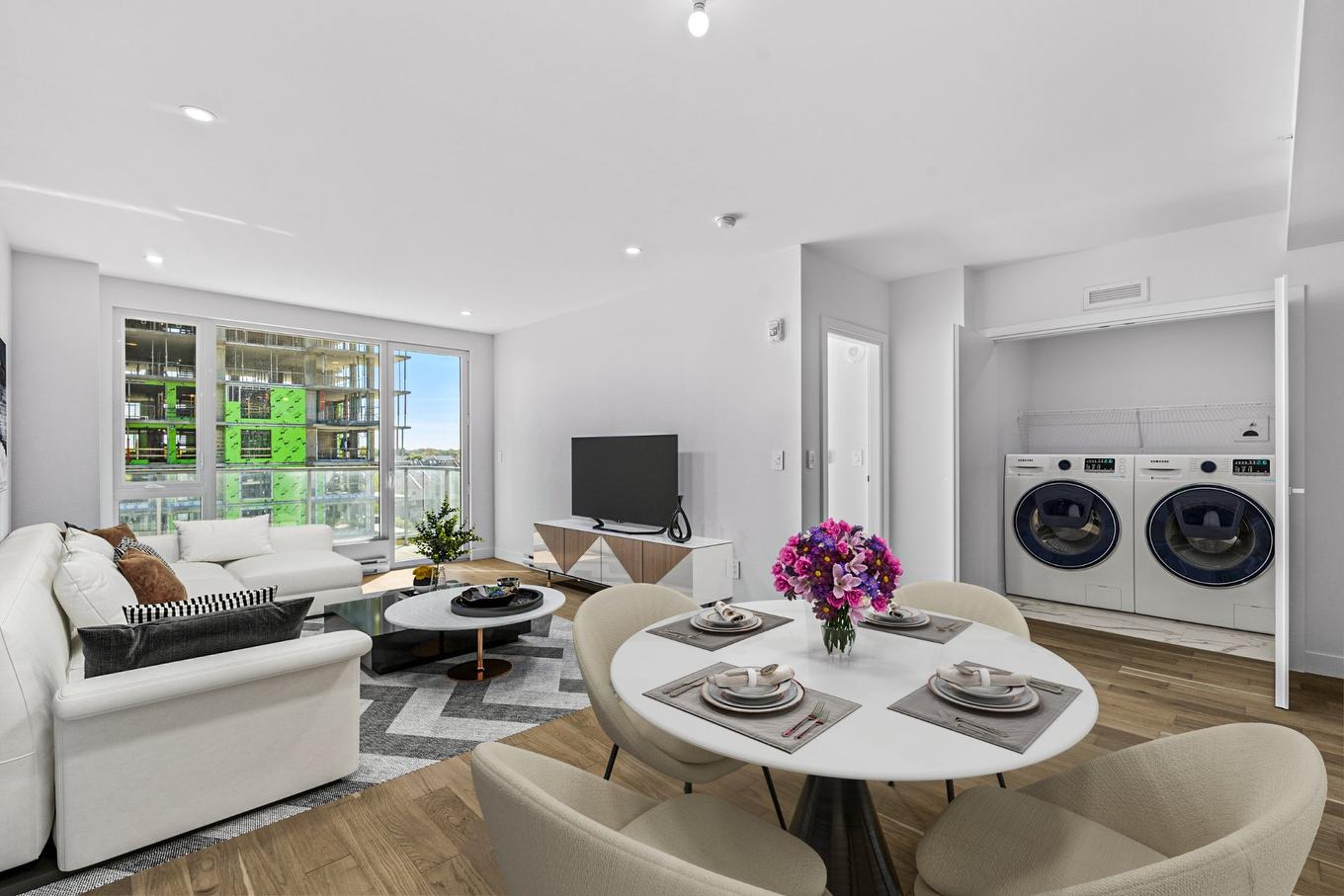 Salon - 603-3671 Av. Jean-Béraud, Laval (Chomedey), QC - Indoor