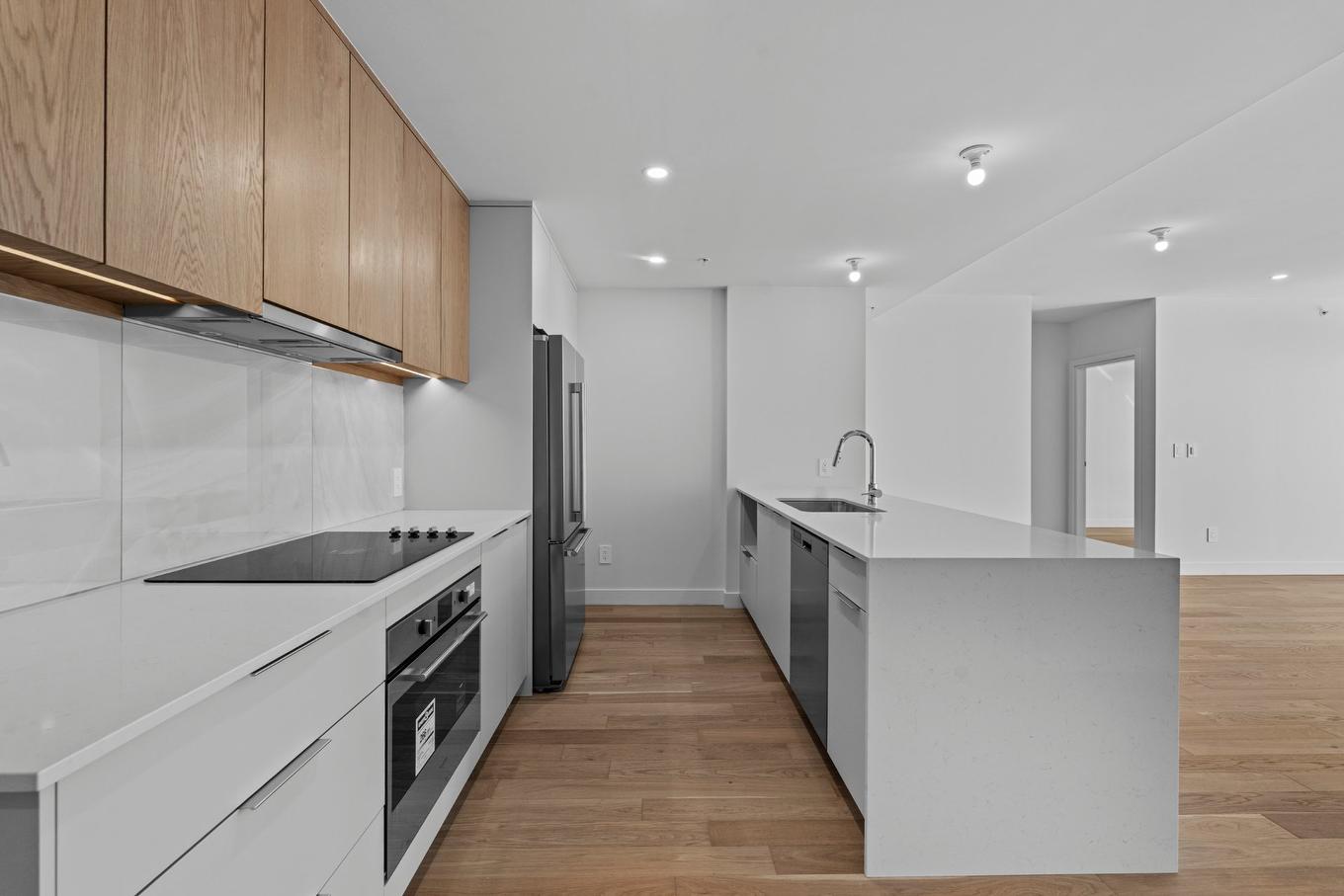 Cuisine - 603-3671 Av. Jean-Béraud, Laval (Chomedey), QC - Indoor Photo Showing Kitchen With Upgraded Kitchen