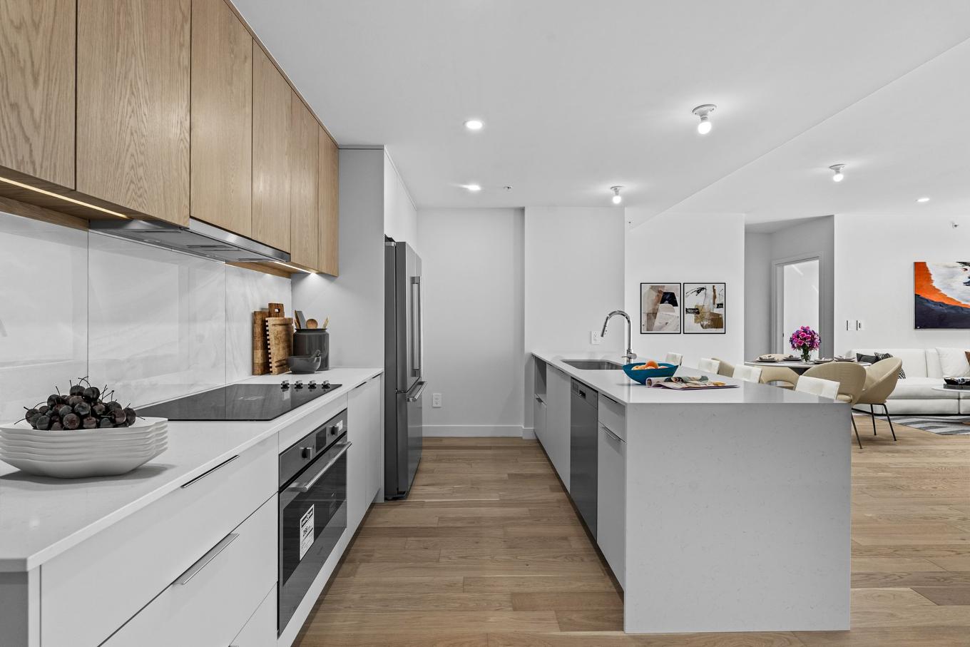 Cuisine - 603-3671 Av. Jean-Béraud, Laval (Chomedey), QC - Indoor Photo Showing Kitchen With Upgraded Kitchen