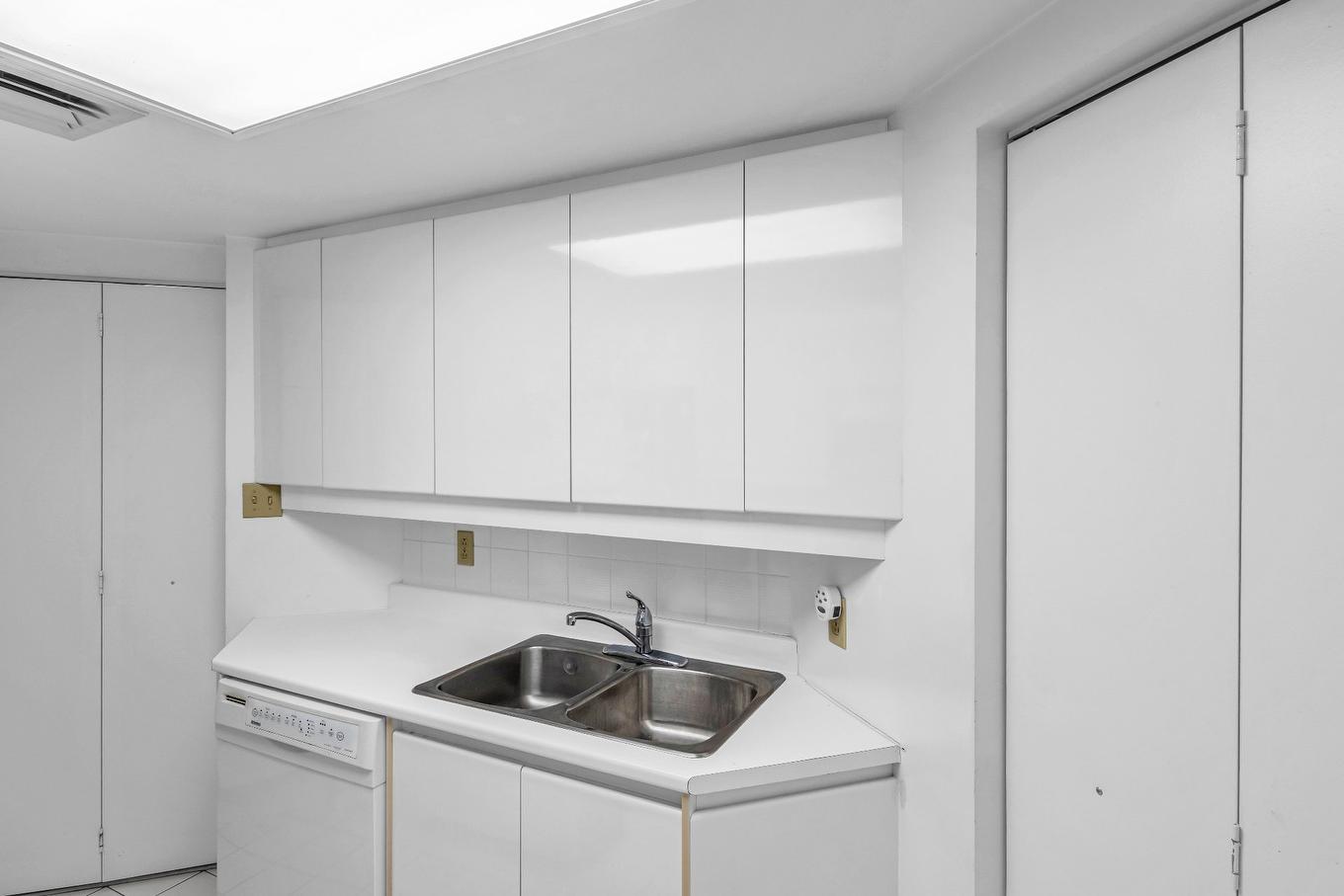 Cuisine - 1208-80 Rue Berlioz, Montréal (Verdun/Île-Des-Soeurs), QC - Indoor Photo Showing Kitchen With Double Sink