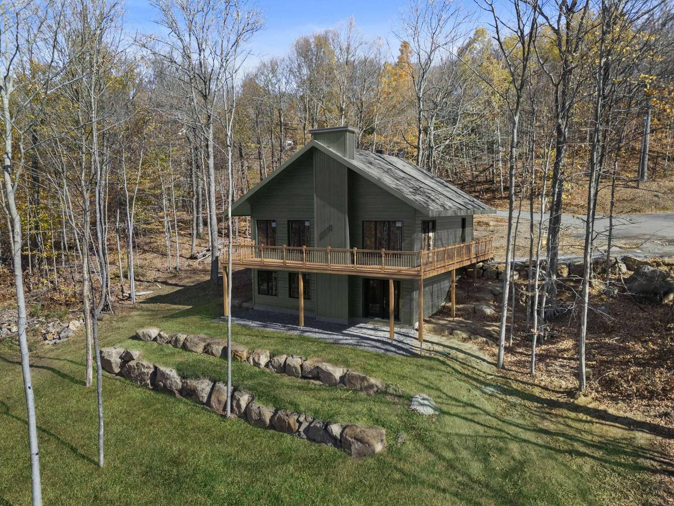 Façade - Rue Paulsen, Sainte-Agathe-Des-Monts, QC - Outdoor