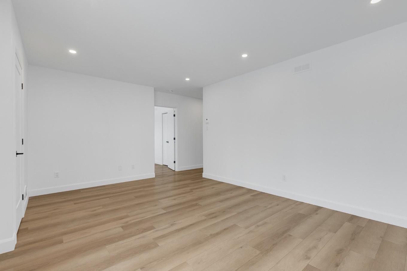 Salle familiale - Rue Paulsen, Sainte-Agathe-Des-Monts, QC - Indoor Photo Showing Other Room