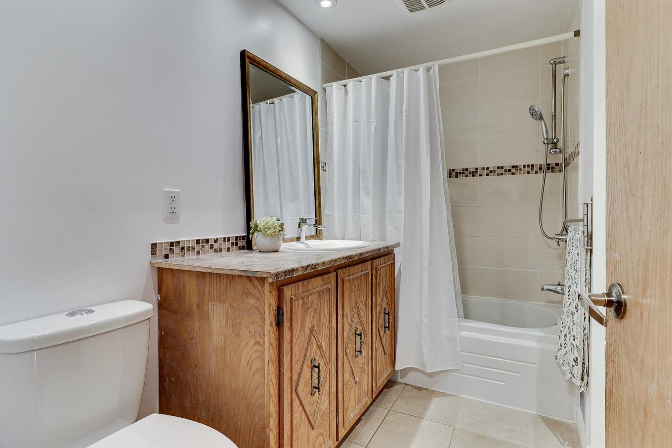 Bathroom - 3300 - 3302 Rue French, Montréal (Mercier/Hochelaga-Maisonneuve), QC - Indoor Photo Showing Bathroom