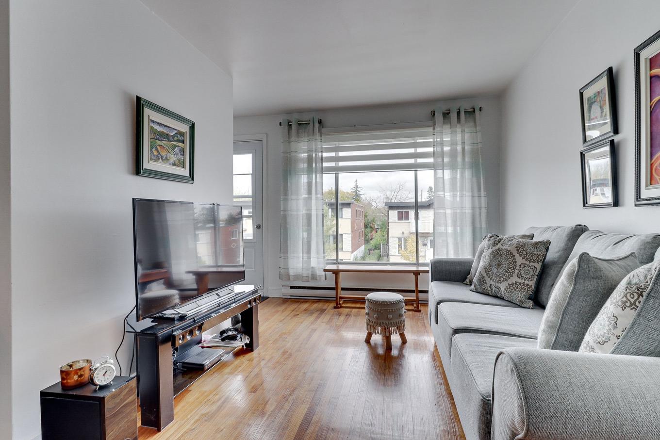 Living room - 3300 - 3302 Rue French, Montréal (Mercier/Hochelaga-Maisonneuve), QC - Indoor Photo Showing Living Room