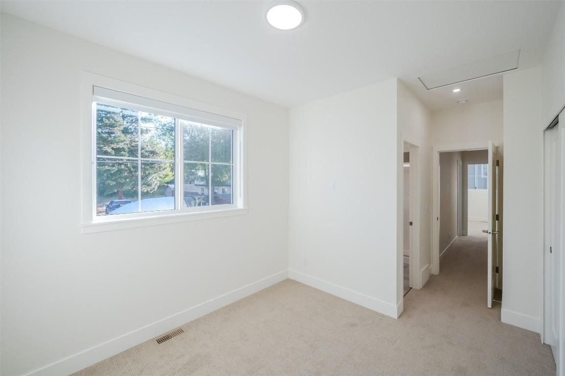 104-795 Ontario Street, Penticton, BC - Indoor Photo Showing Other Room