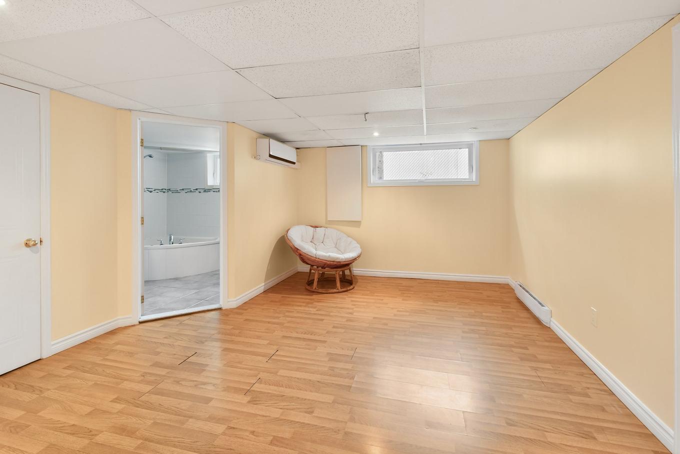 Salle familiale - 504 Rue De Fontainebleau S., Longueuil (Le Vieux-Longueuil), QC - Indoor
