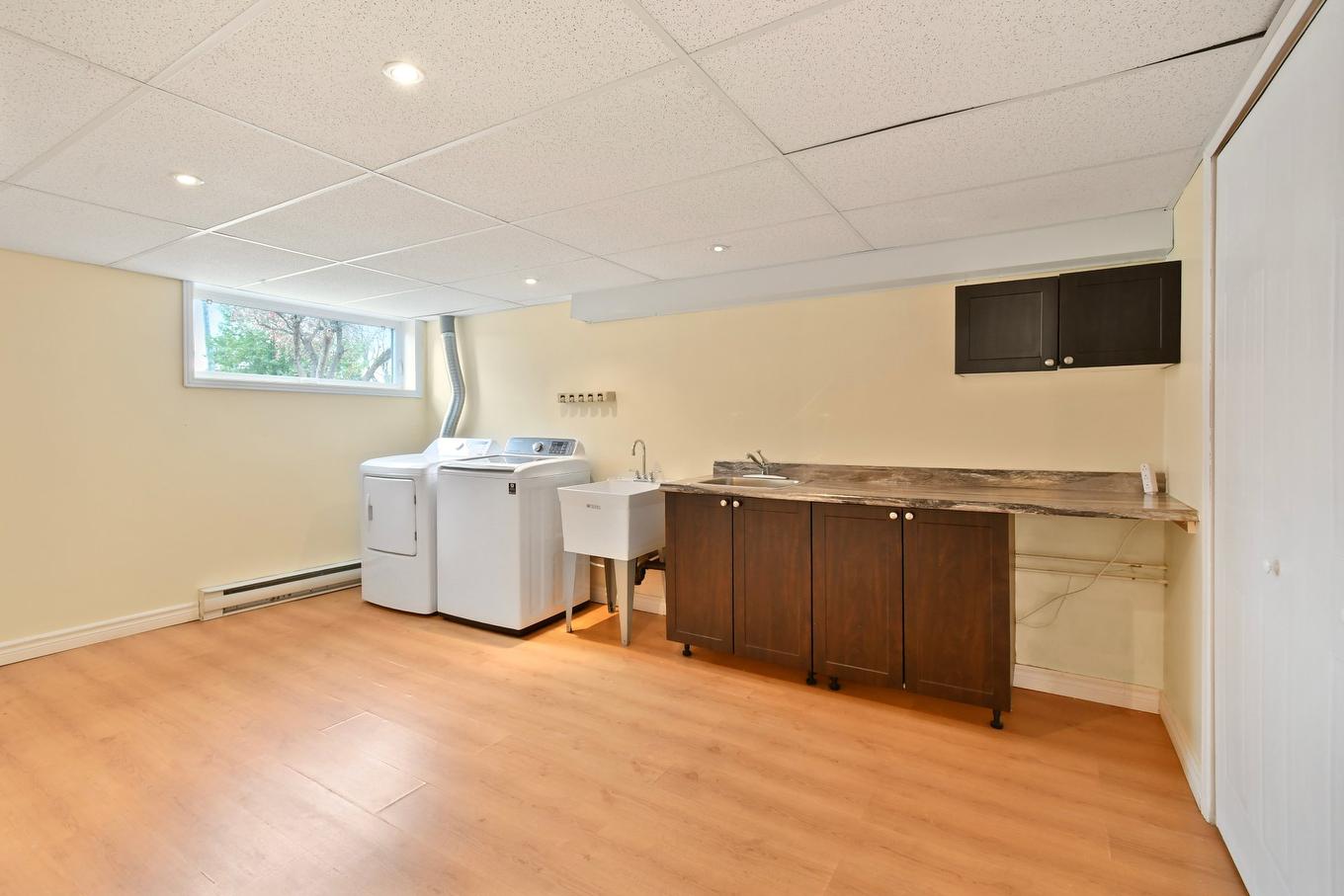 Salle de lavage - 504 Rue De Fontainebleau S., Longueuil (Le Vieux-Longueuil), QC - Indoor Photo Showing Laundry Room