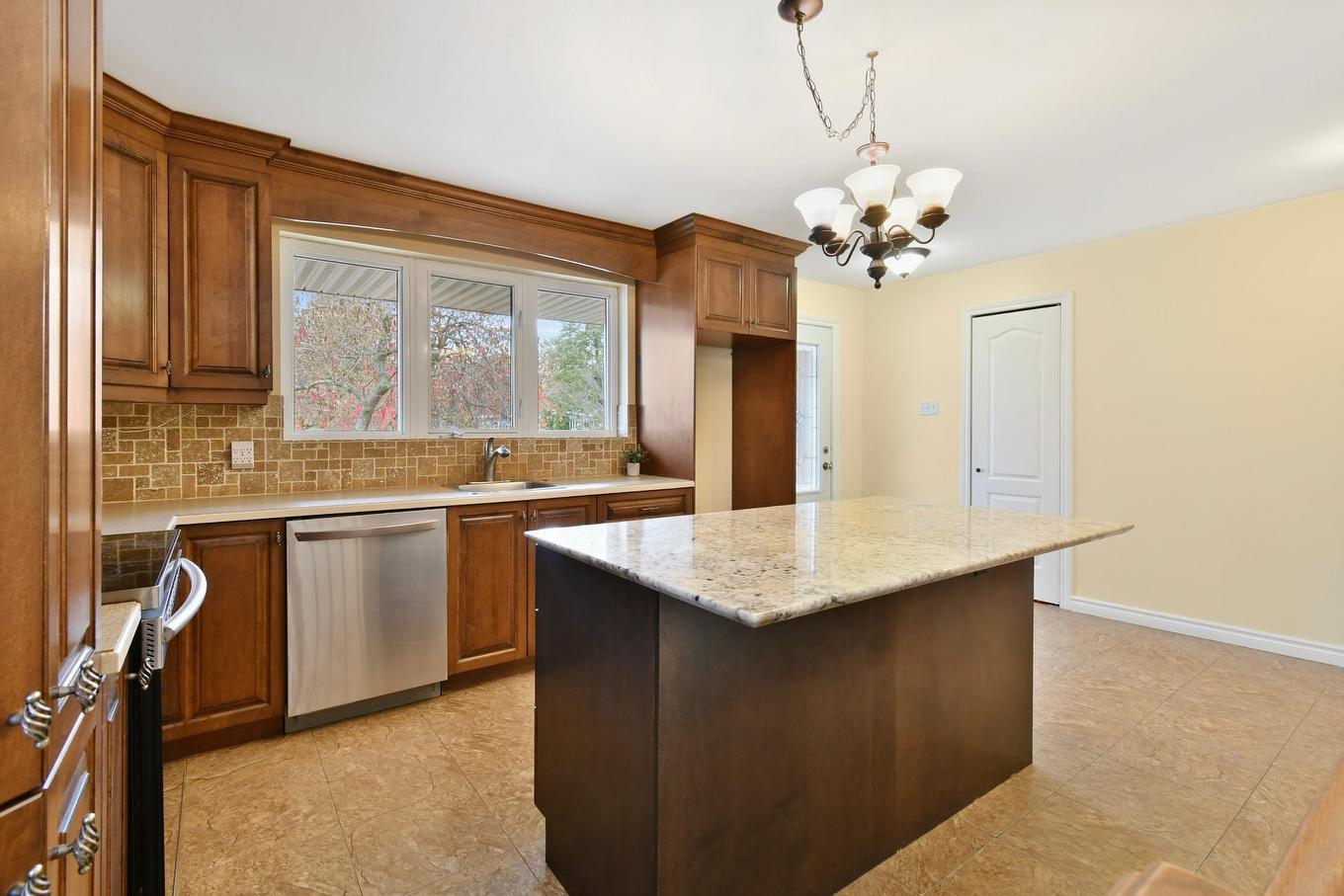 Cuisine - 504 Rue De Fontainebleau S., Longueuil (Le Vieux-Longueuil), QC - Indoor Photo Showing Kitchen