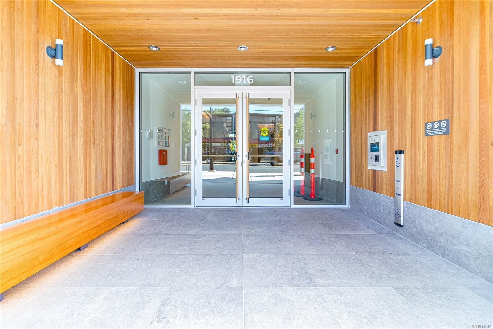 209-1916 Oak Bay Ave, Victoria, BC - Outdoor With Exterior