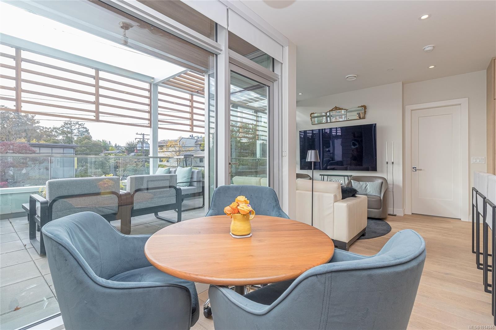 209-1916 Oak Bay Ave, Victoria, BC - Indoor