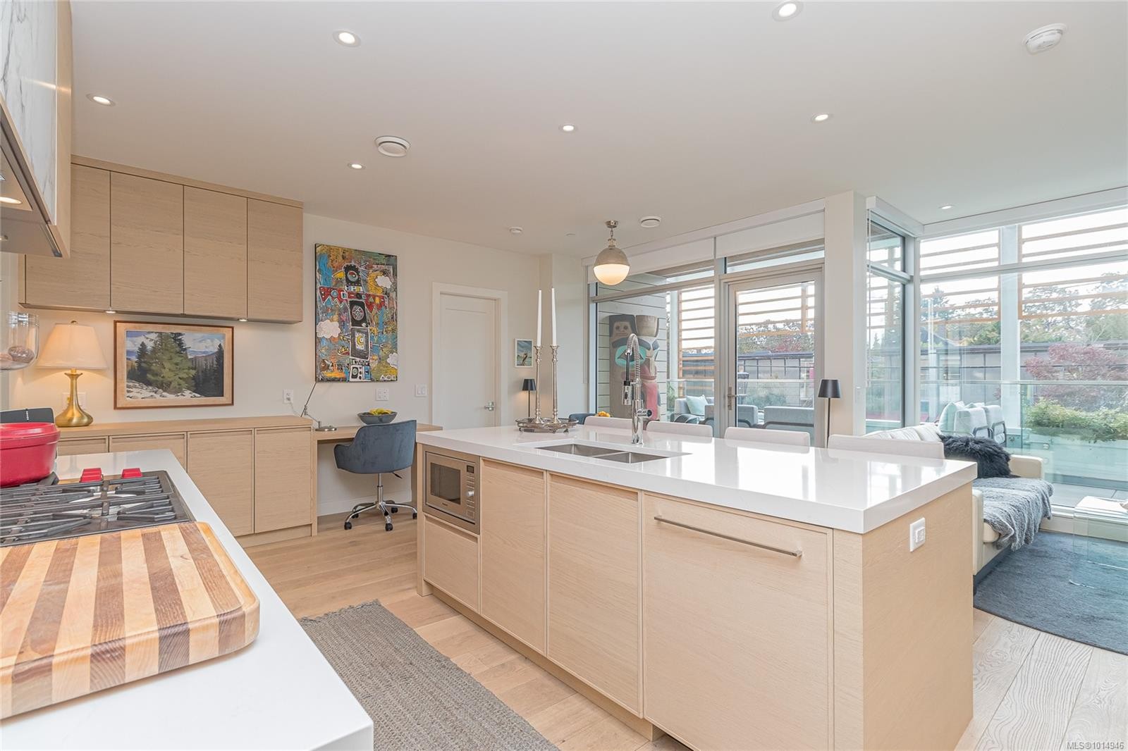 209-1916 Oak Bay Ave, Victoria, BC - Indoor Photo Showing Kitchen With Double Sink